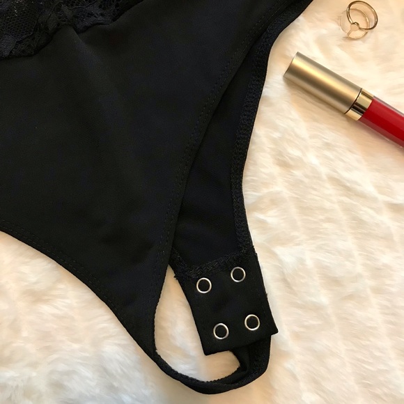 SMALL BLACK LACE BODYSUIT BY DYNAMITE - Picture 8 of 13